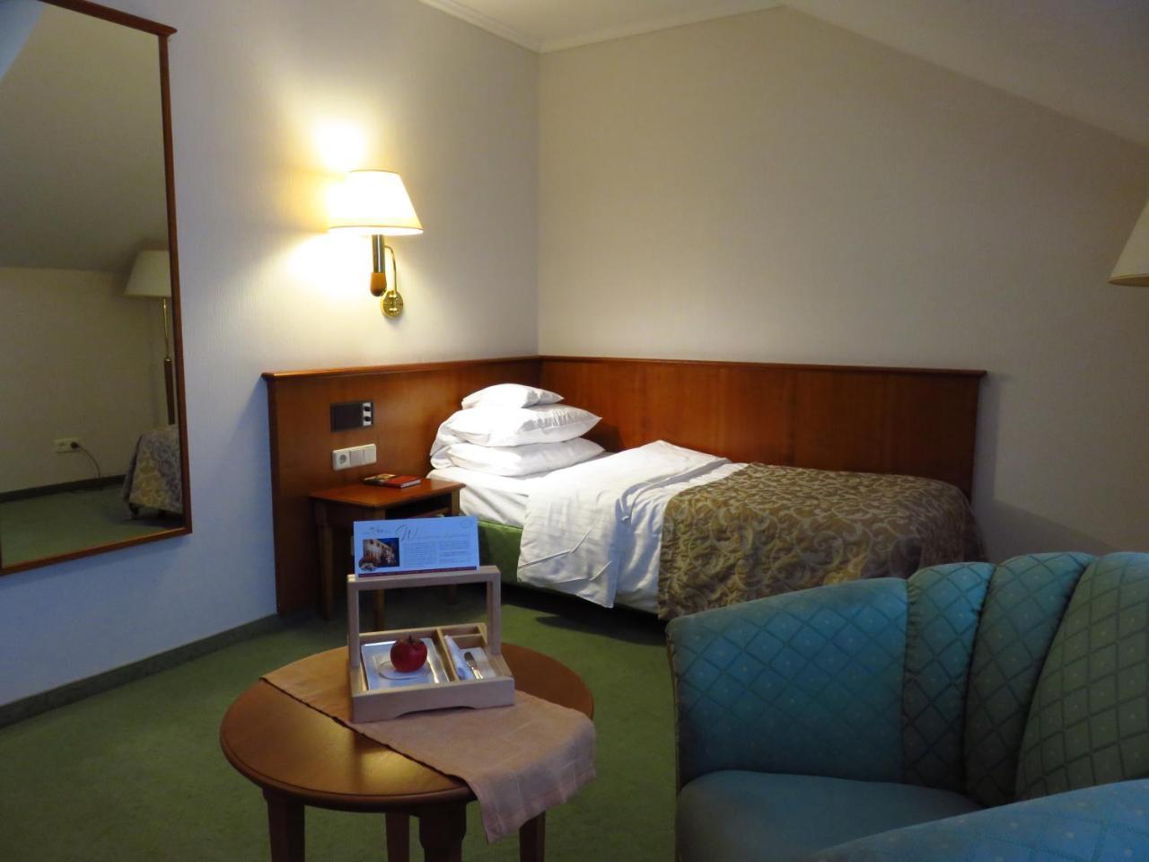 Ringhotel Hotel Zum Stein Oranienbaum-Woerlitz Buitenkant foto